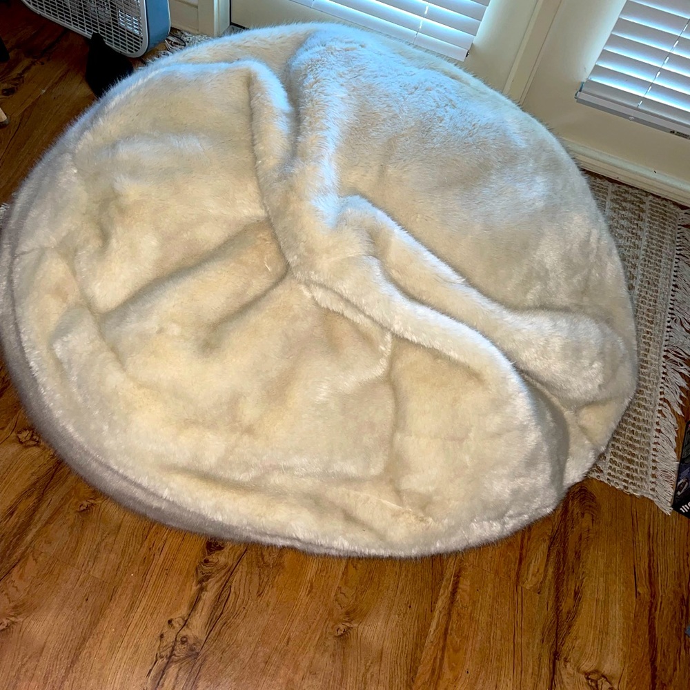 Awesome White Fluffy Bean Bag.